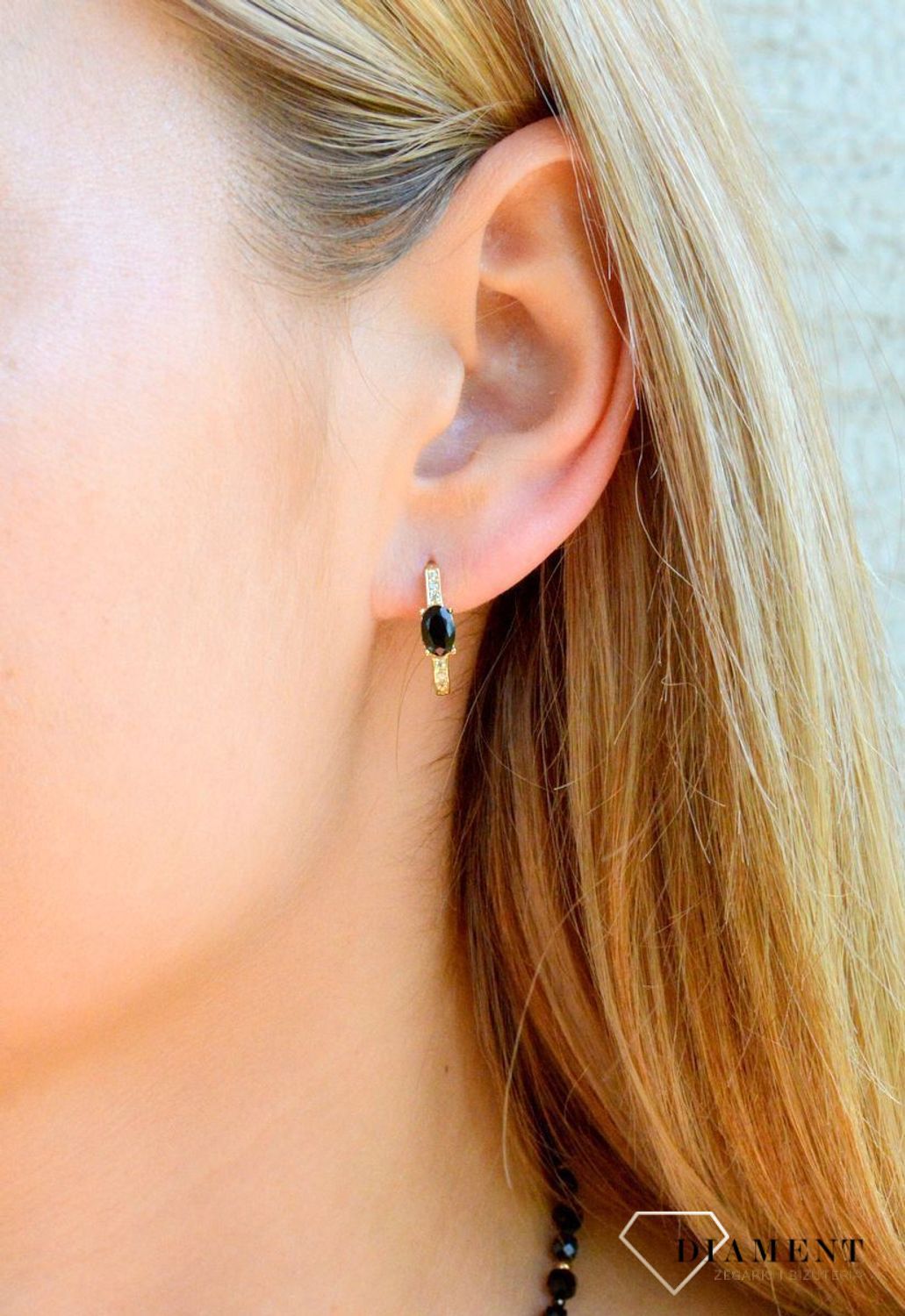 Złote kolczyki 585 ozdobione czarną cyrkonią KL 9142.jpg